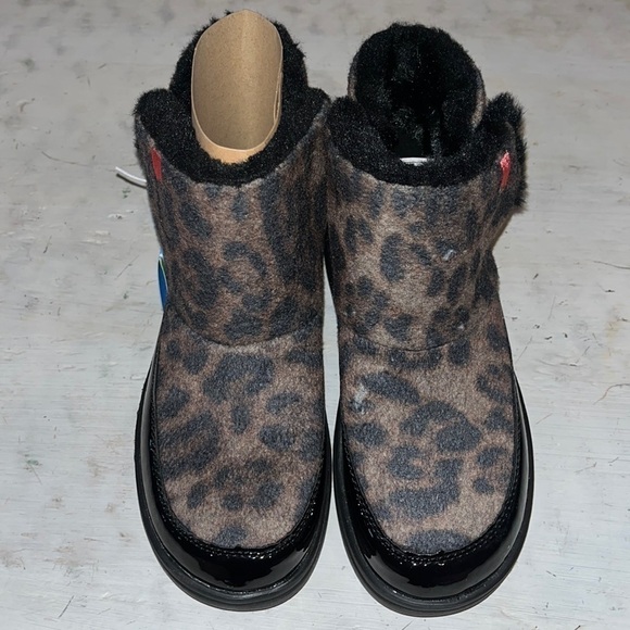 Hey Dude® Mel Youth Leo Black NWT | size y1-2 - Picture 2 of 7